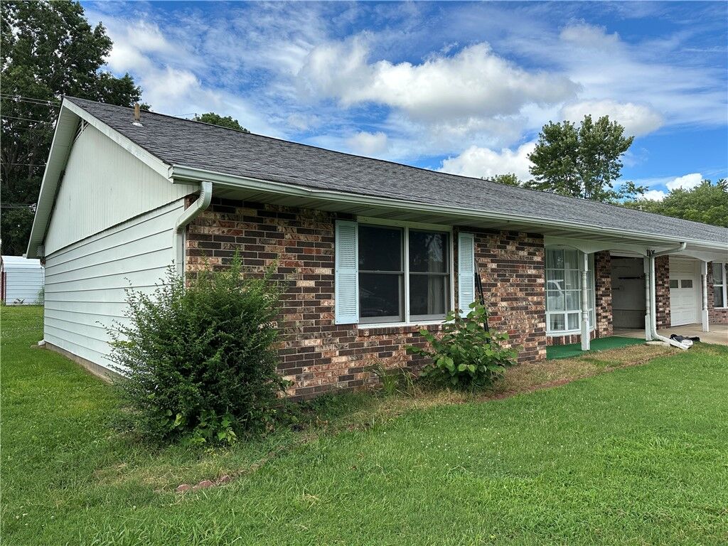 Property Photo: 1105 Meadowbrook Drive 1 AR 72653