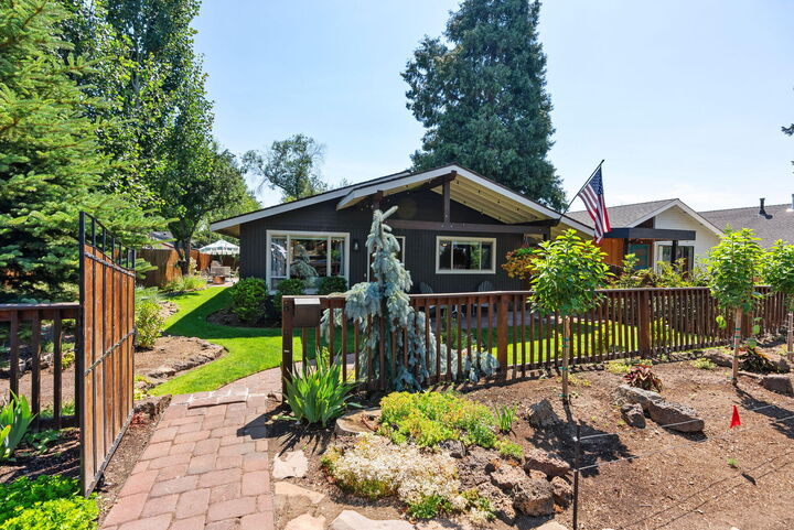 Property Photo: 820 NW 12th Street OR 97703
