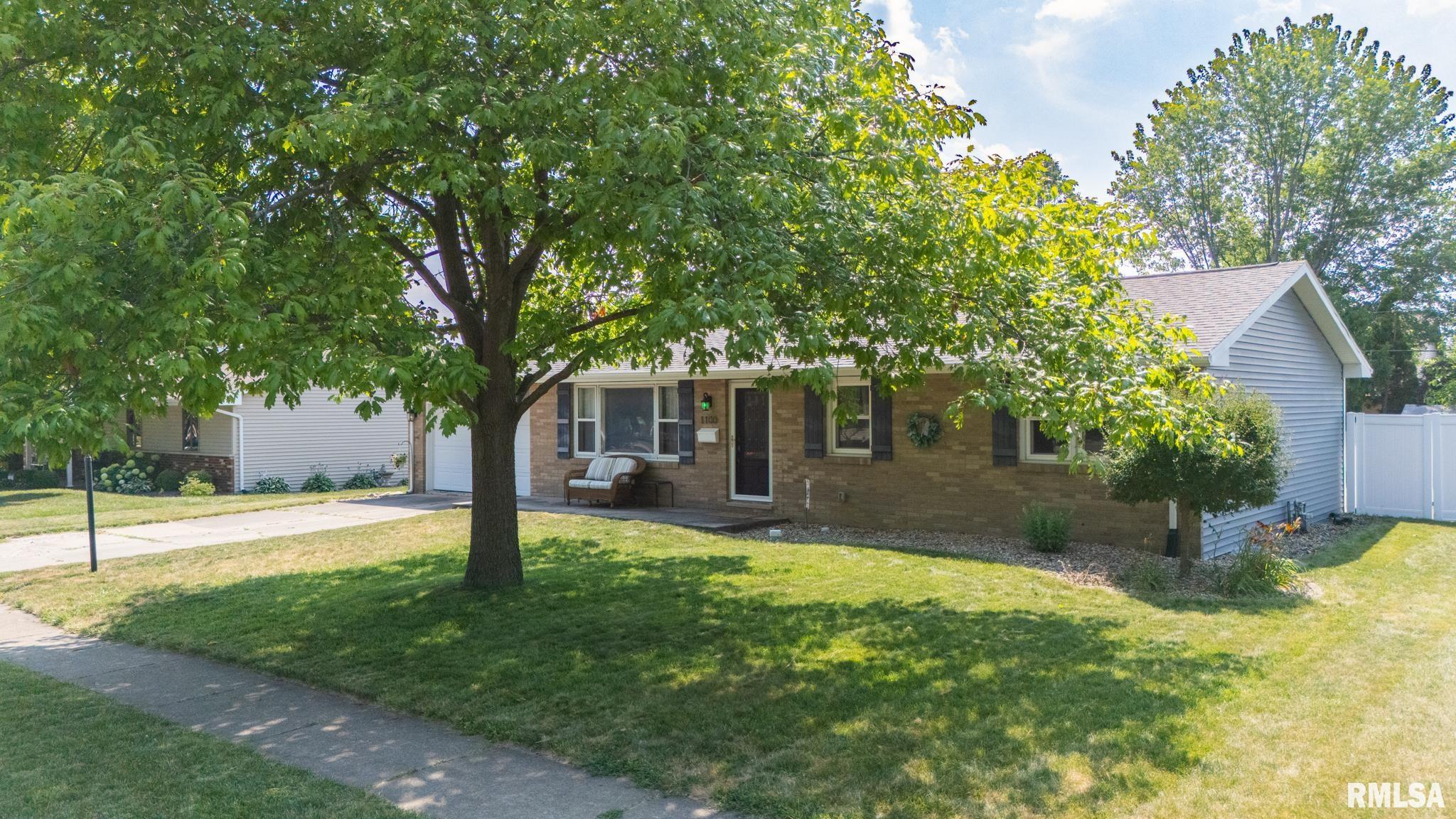 Property Photo: 1100 Hampton Road IL 61571