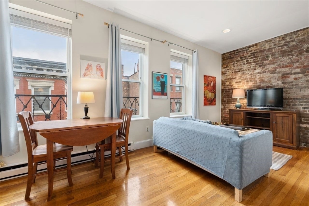 Property Photo:  121 Salem Street 4D  MA 02113 