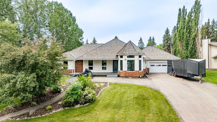 Property Photo:  2 Grand Avenue  AB T4S 1S5 