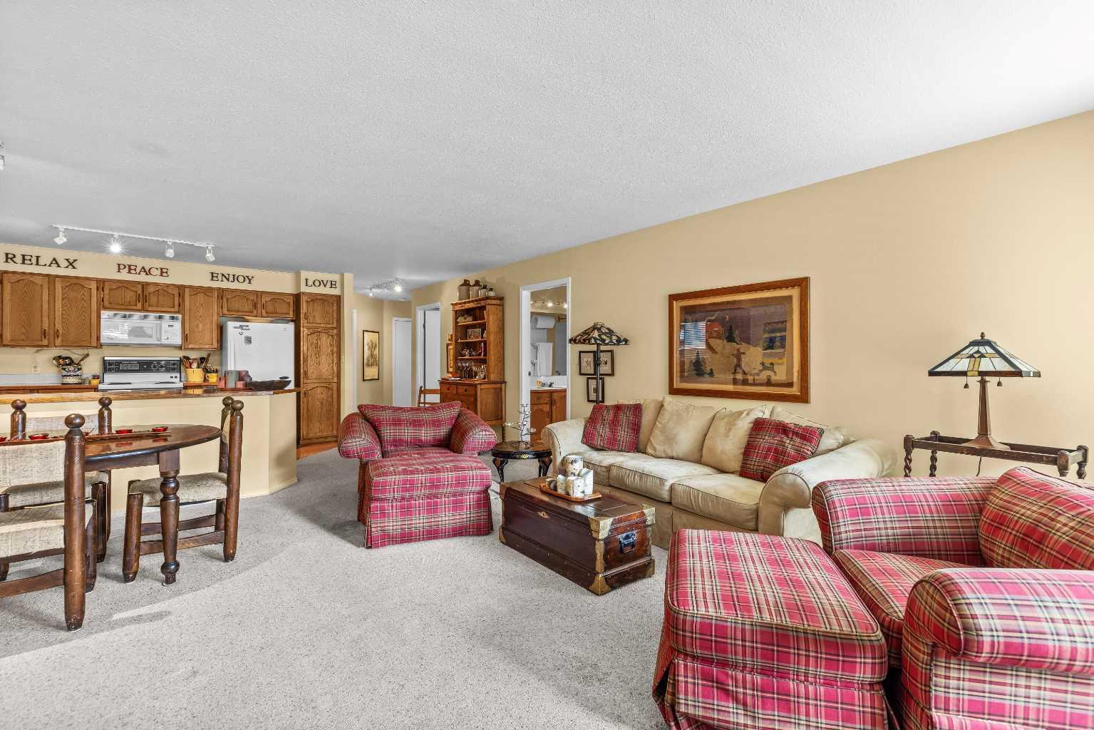 Property Photo:  717 7th Street E 4  AB T1W 2C3 