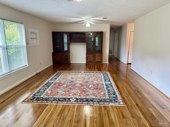 Property Photo: 1400 E Mallory St FL 32503