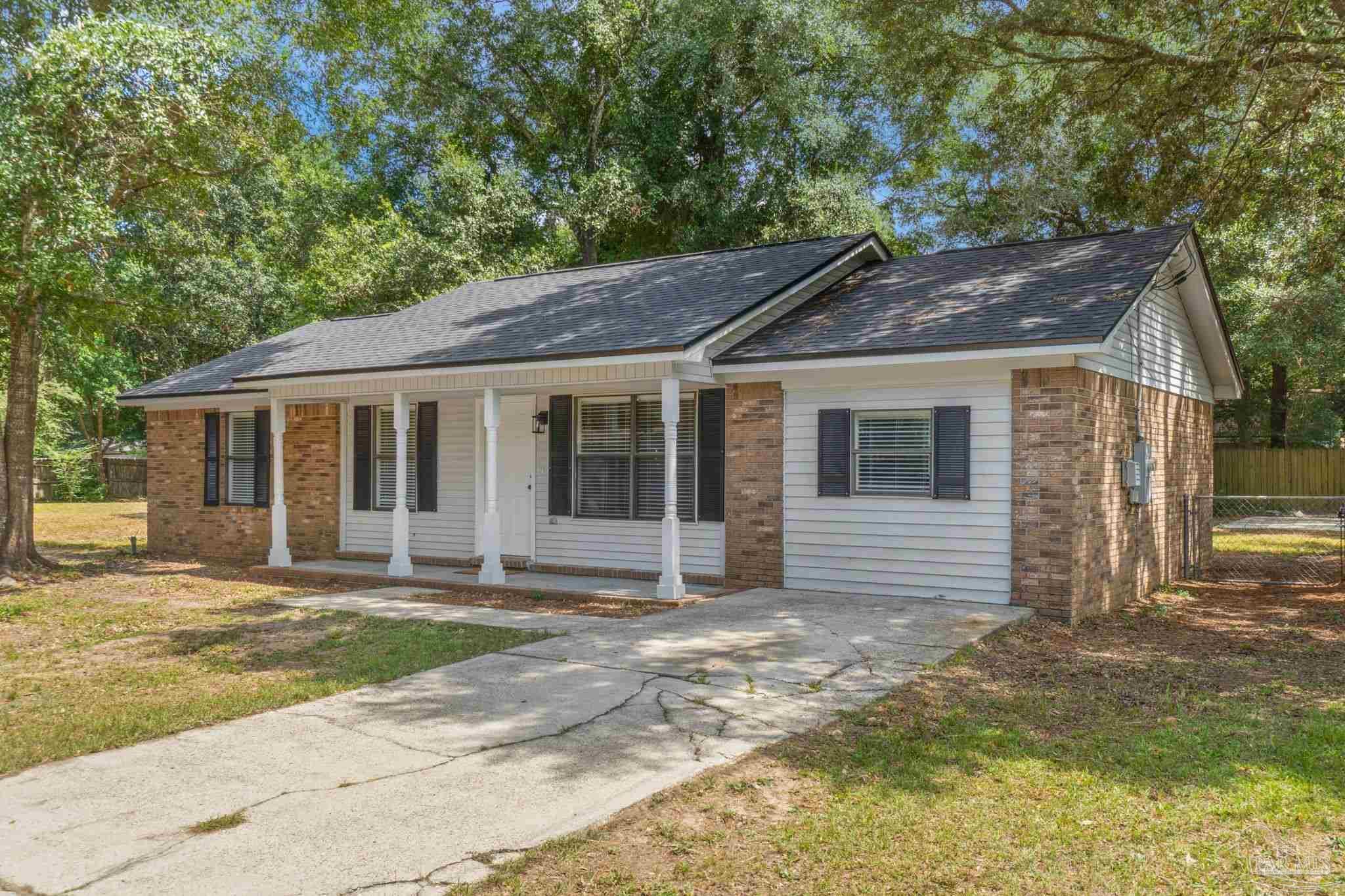Property Photo: 6549 Sinclair St FL 32570