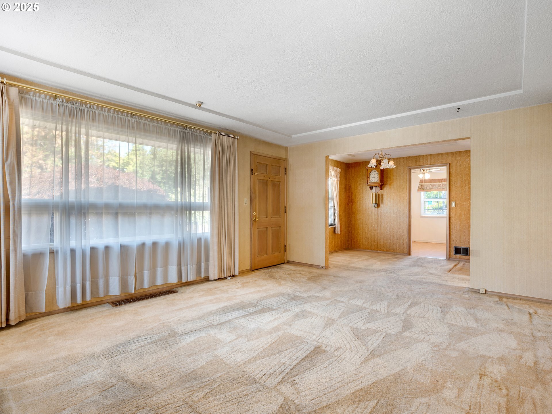 Property Photo: 4830 N Concord Ave OR 97217