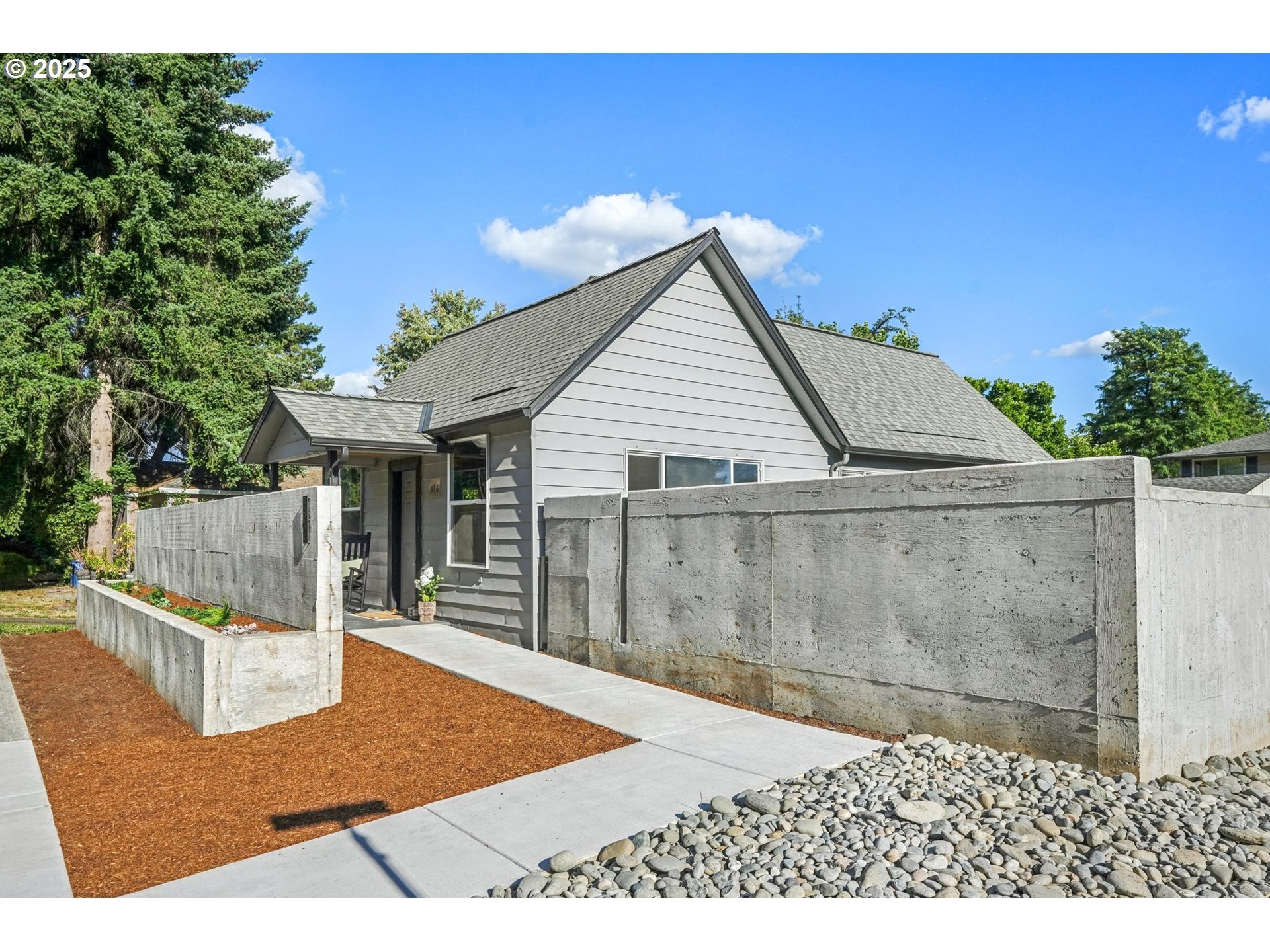 Property Photo:  536 NW 10th Ave  WA 98607 