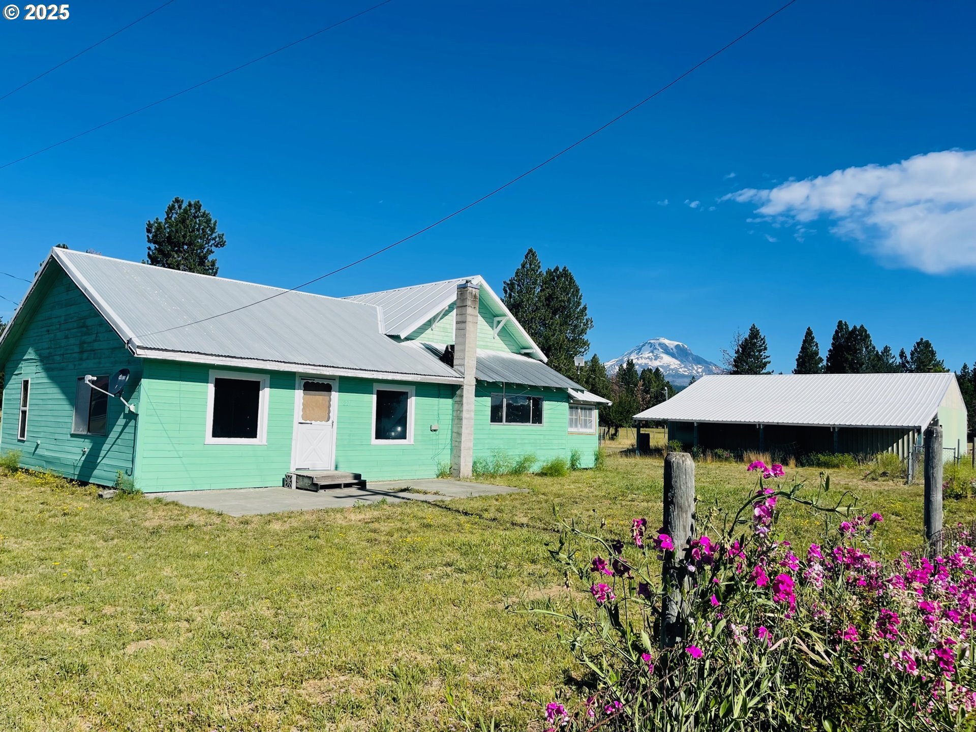Property Photo:  221 Lake Rd  WA 98619 