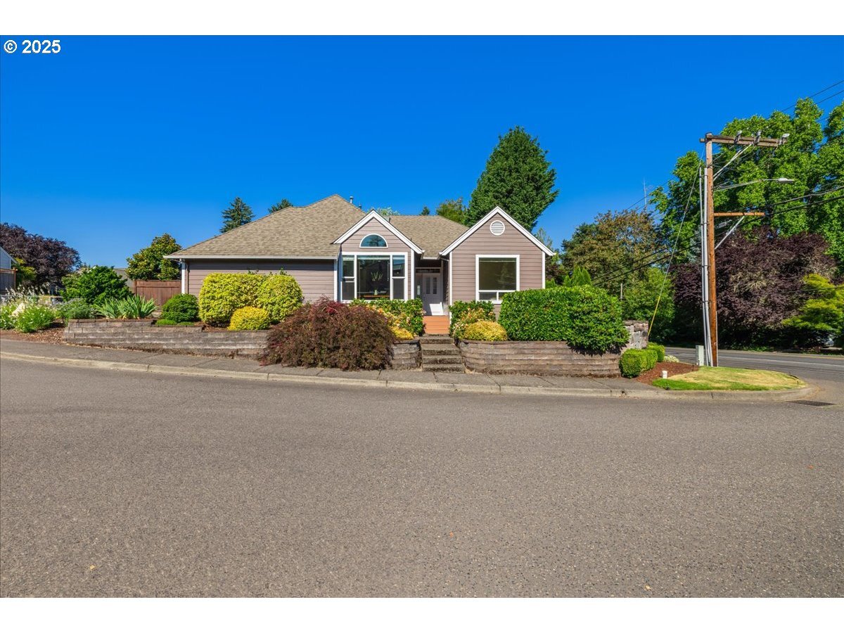 Property Photo: 5725 Windfield Loop OR 97035