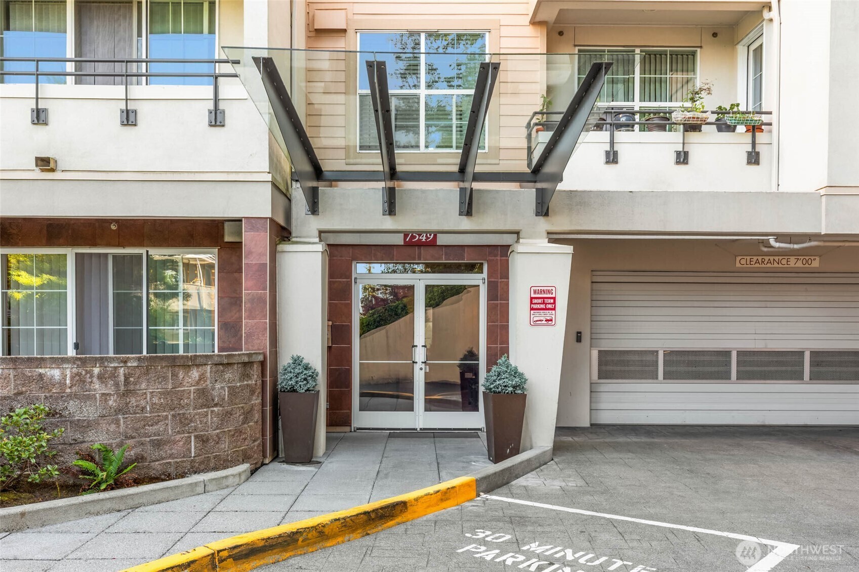Property Photo: 7549 SE 29th Street 305 WA 98040