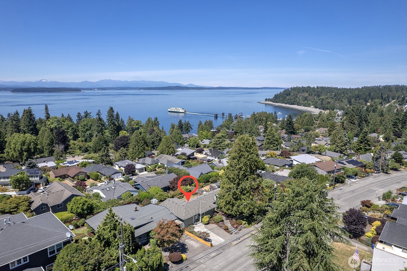 Property Photo: 9423 45th Avenue SW WA 98136