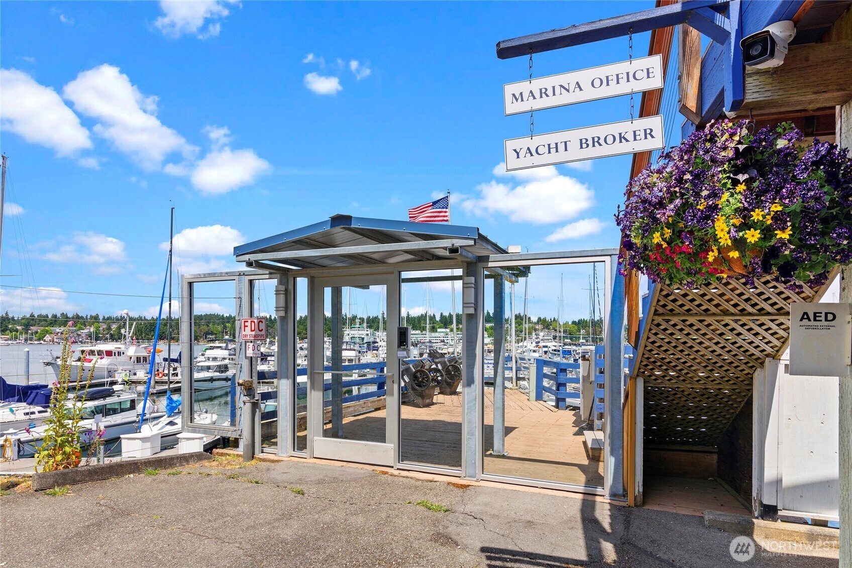 Property Photo: 5834 Ward Avenue NE B-25 WA 98110