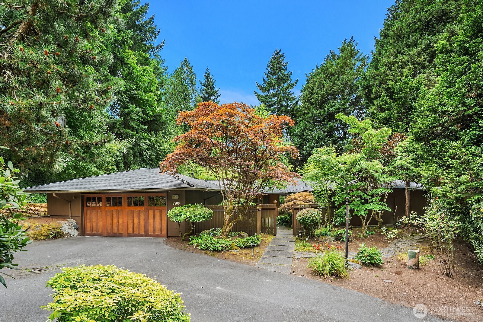 Property Photo: 8509 NE 27th Place WA 98004