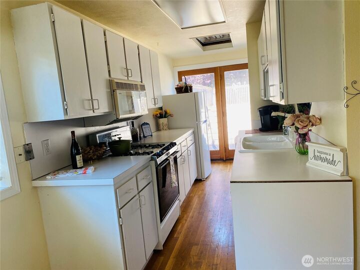 Property Photo:  6031  McKinley Place N  WA 98103 