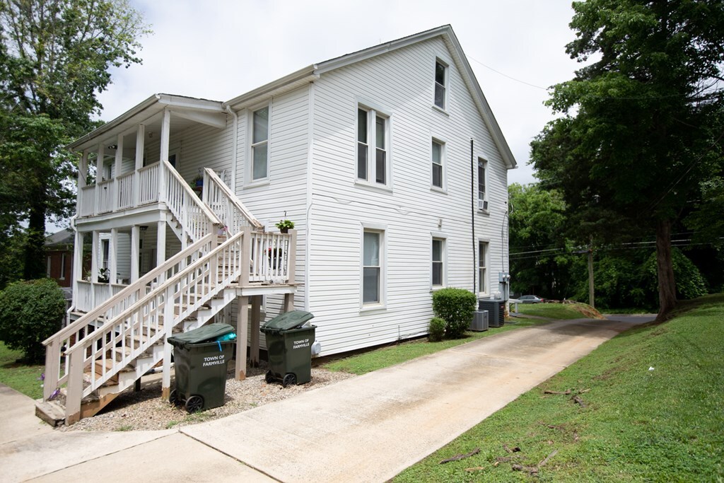 Property Photo: 405 E Second St VA 23901
