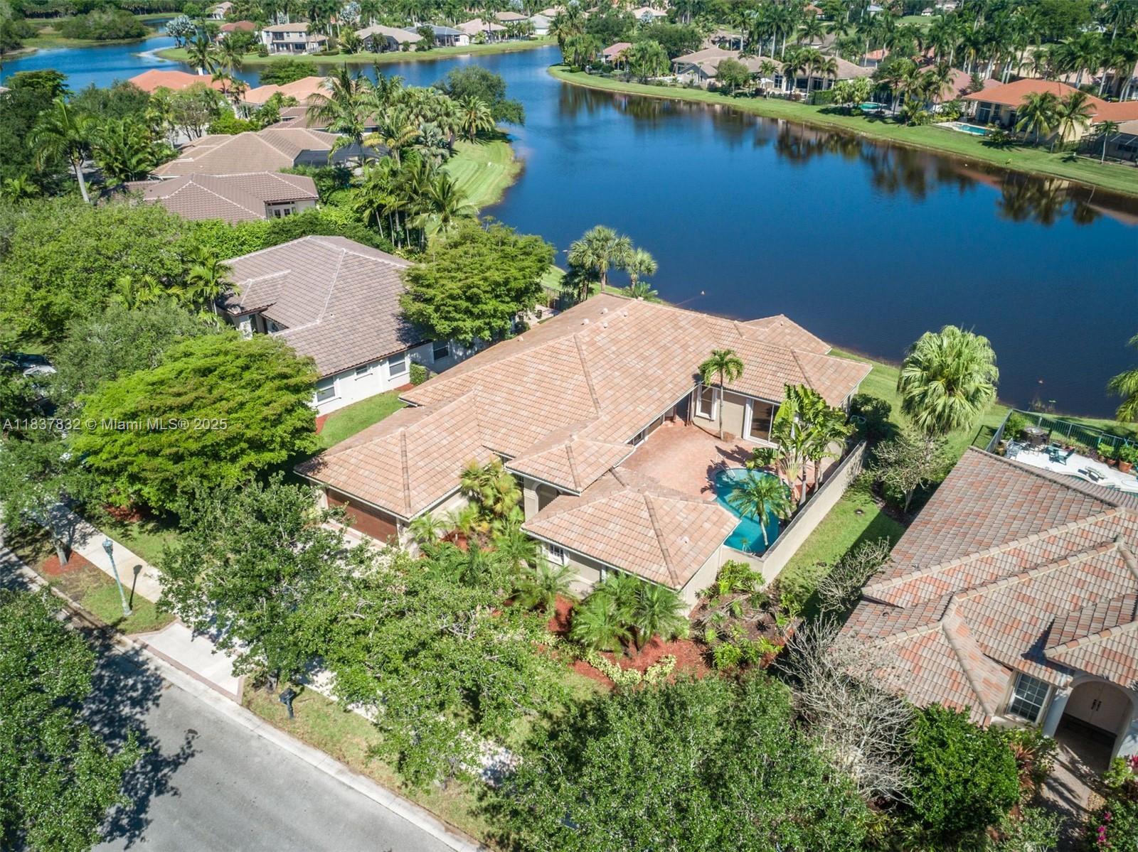 Property Photo: 2664 Edgewater Dr FL 33332