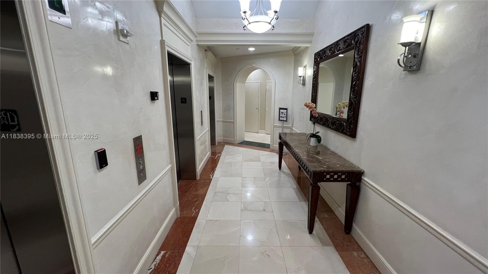 Property Photo: 19900 E Country Club Dr 1014 FL 33180