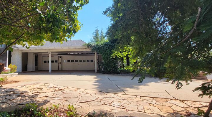 Property Photo: 1575 St Andrews Drive CA 96003