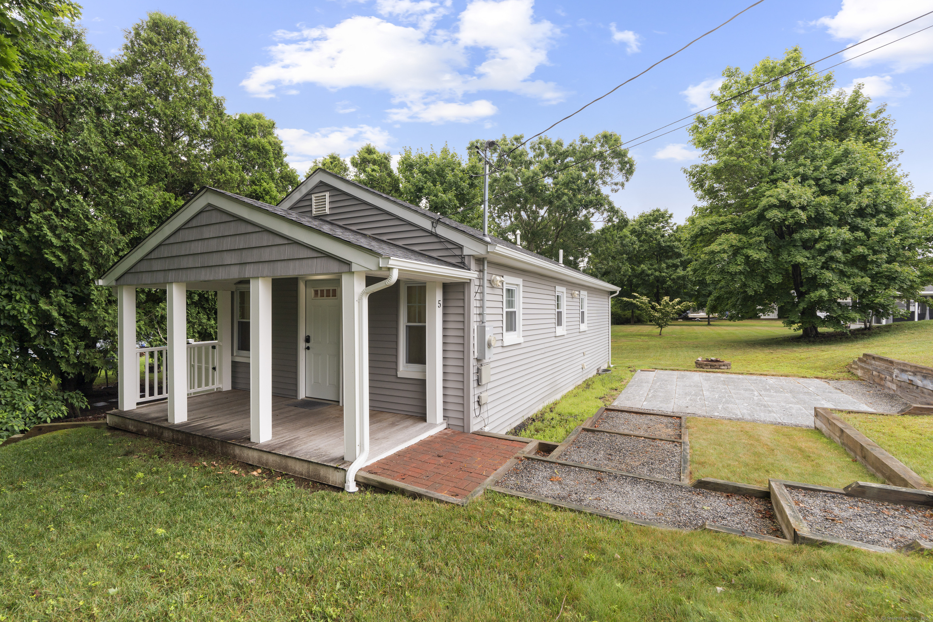 Property Photo: 5 Fuller Court CT 06357