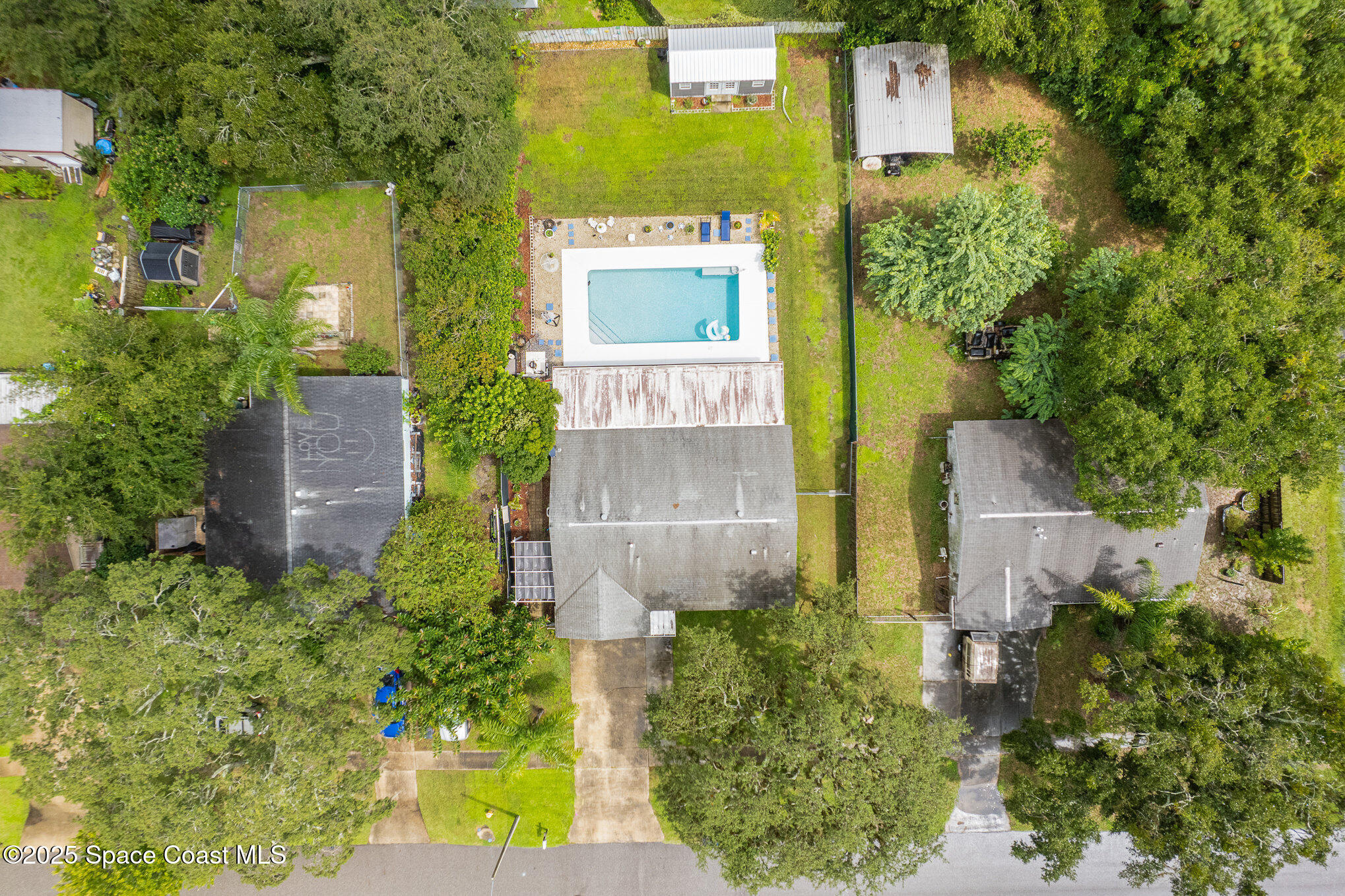 Property Photo: 1725 Valley Forge Drive FL 32796