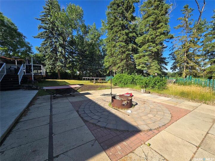 Property Photo:  327 Russell Street  SK S0G 4T0 