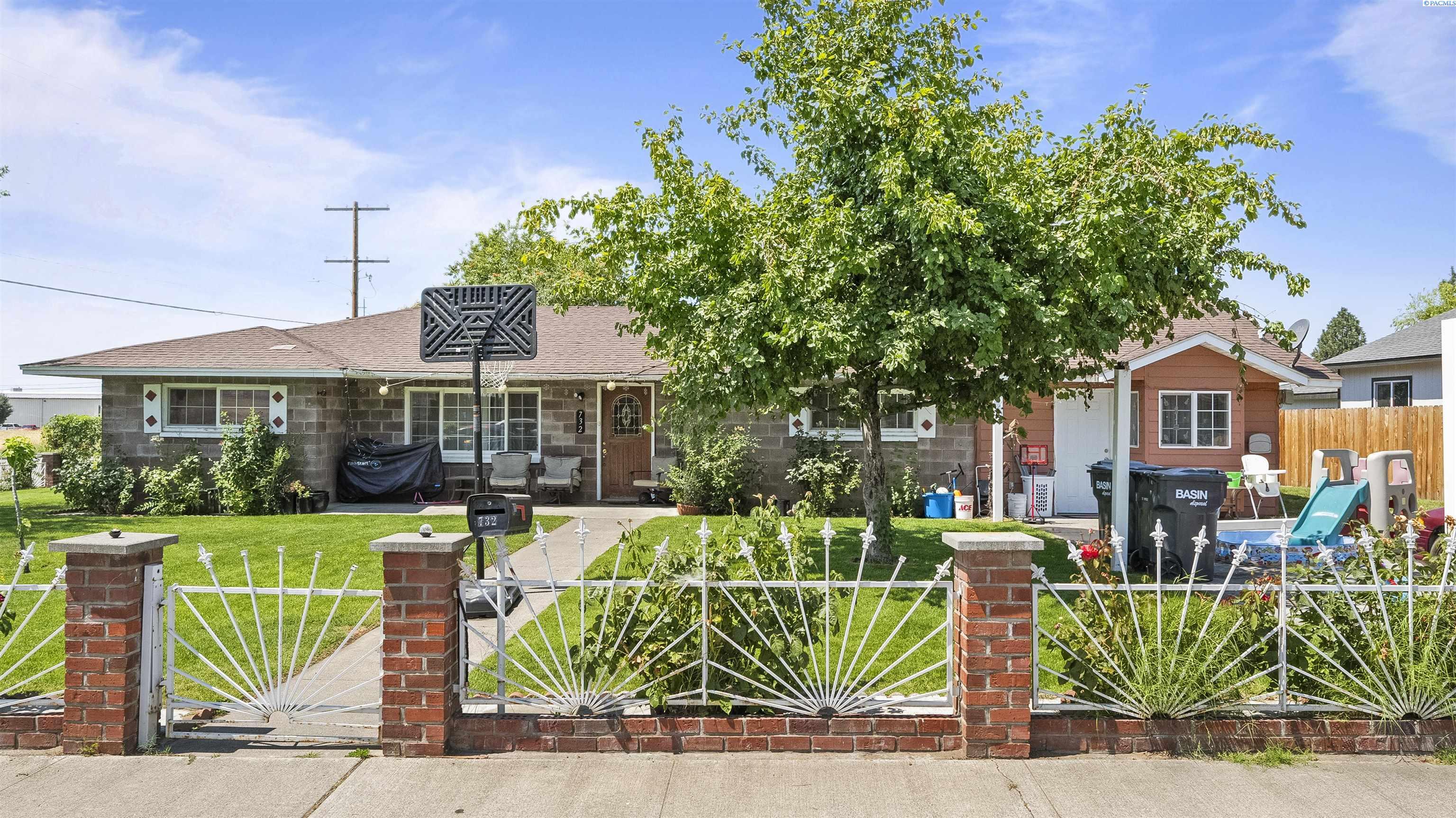 732 S Beech Ave  Pasco WA 99301-4406 photo
