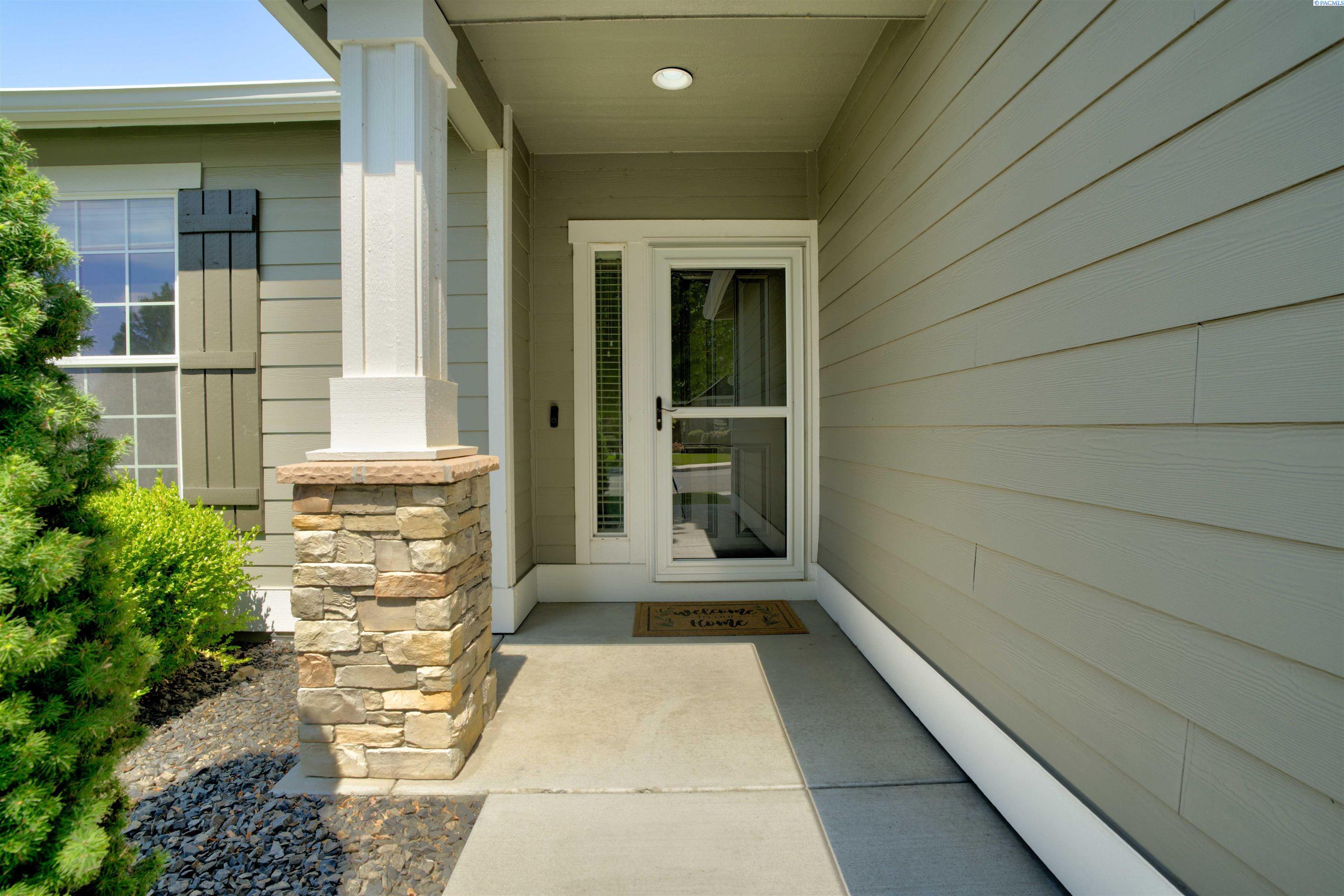 Property Photo: 1809 S Jefferson Place WA 99338