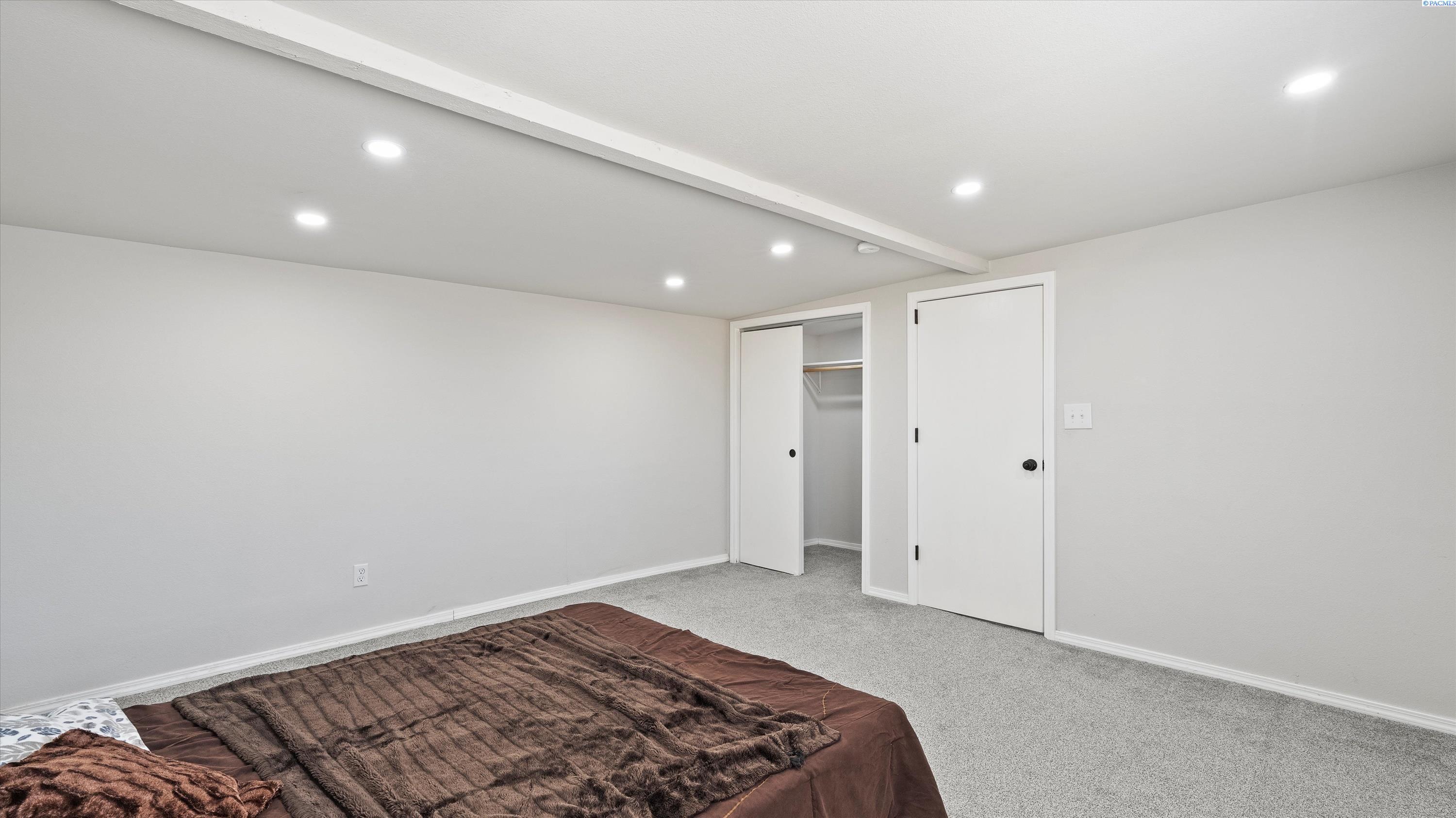 Property Photo: 1353 Carolina Ave WA 99352