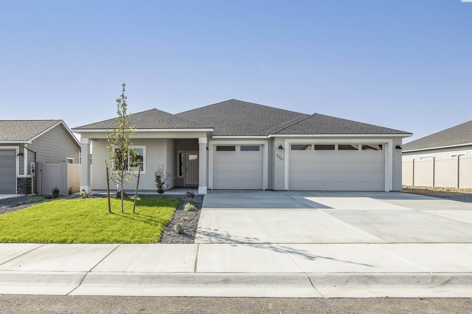 Property Photo:  206 Schrute Road  WA 99350 