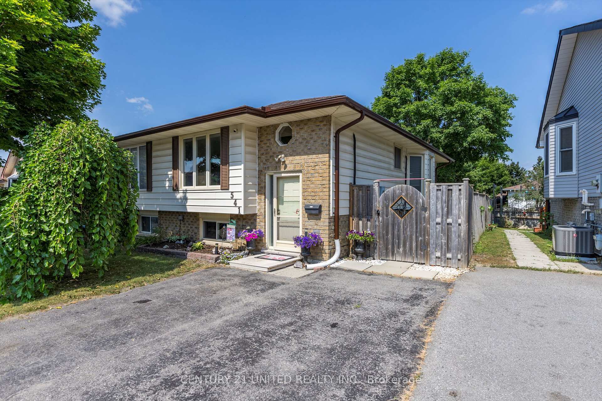 Property Photo: 541 Crystal Drive ON K9J 8H7