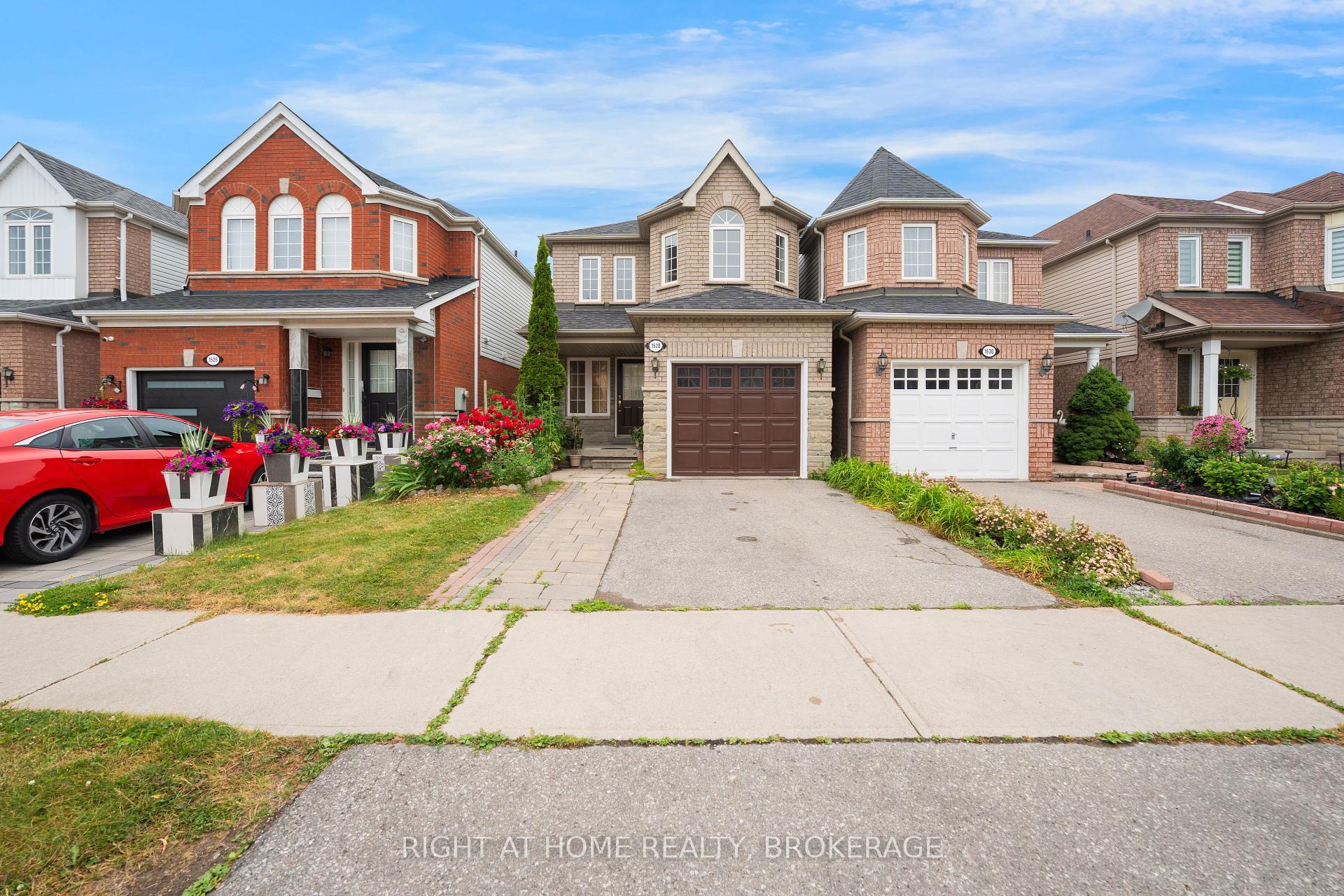 Photo de la propriété:  1528 Avonmore Square N  ON L1V 7H3 