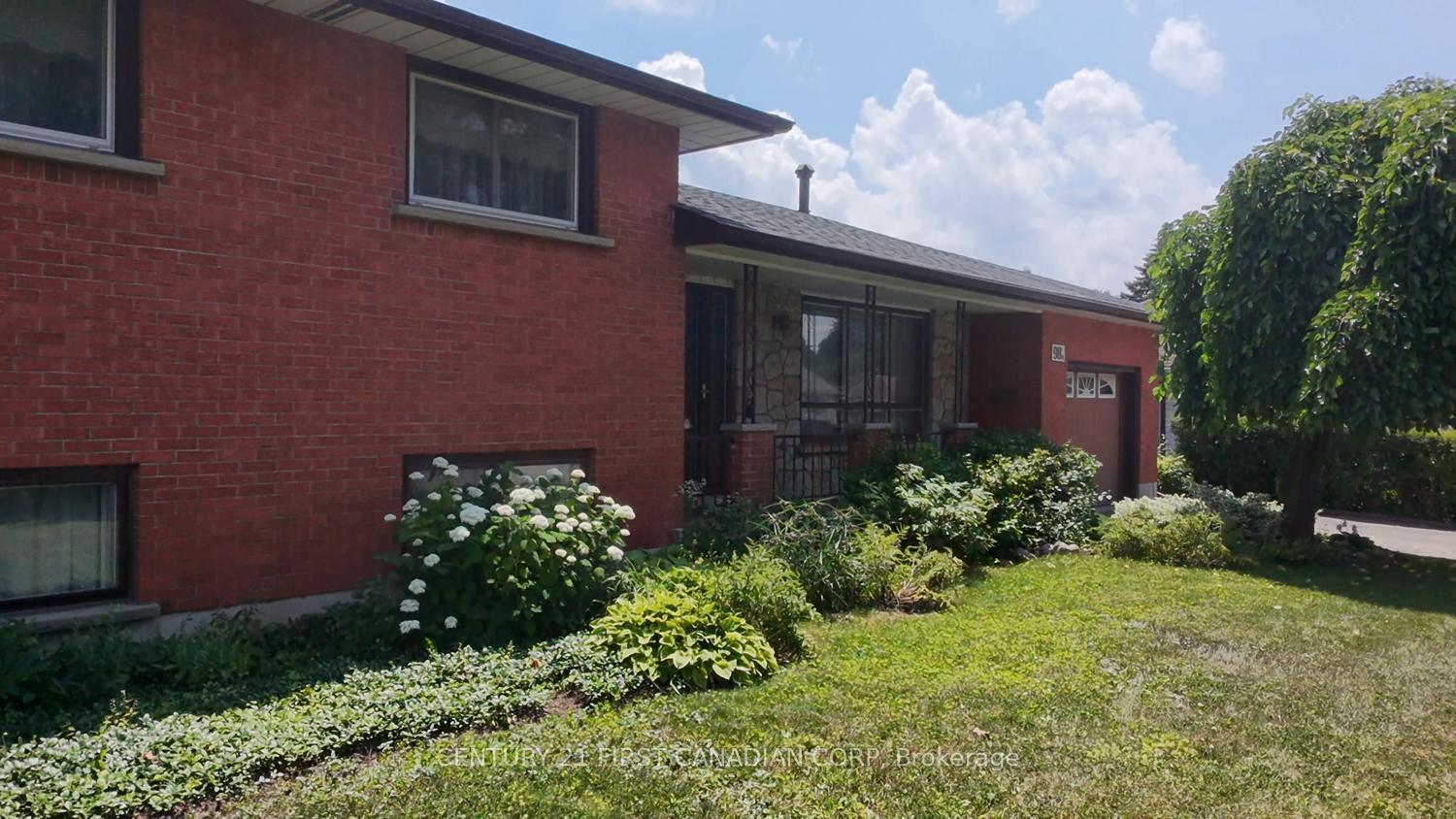 Property Photo: 98A Dunsdon Street ON N3R 3J5
