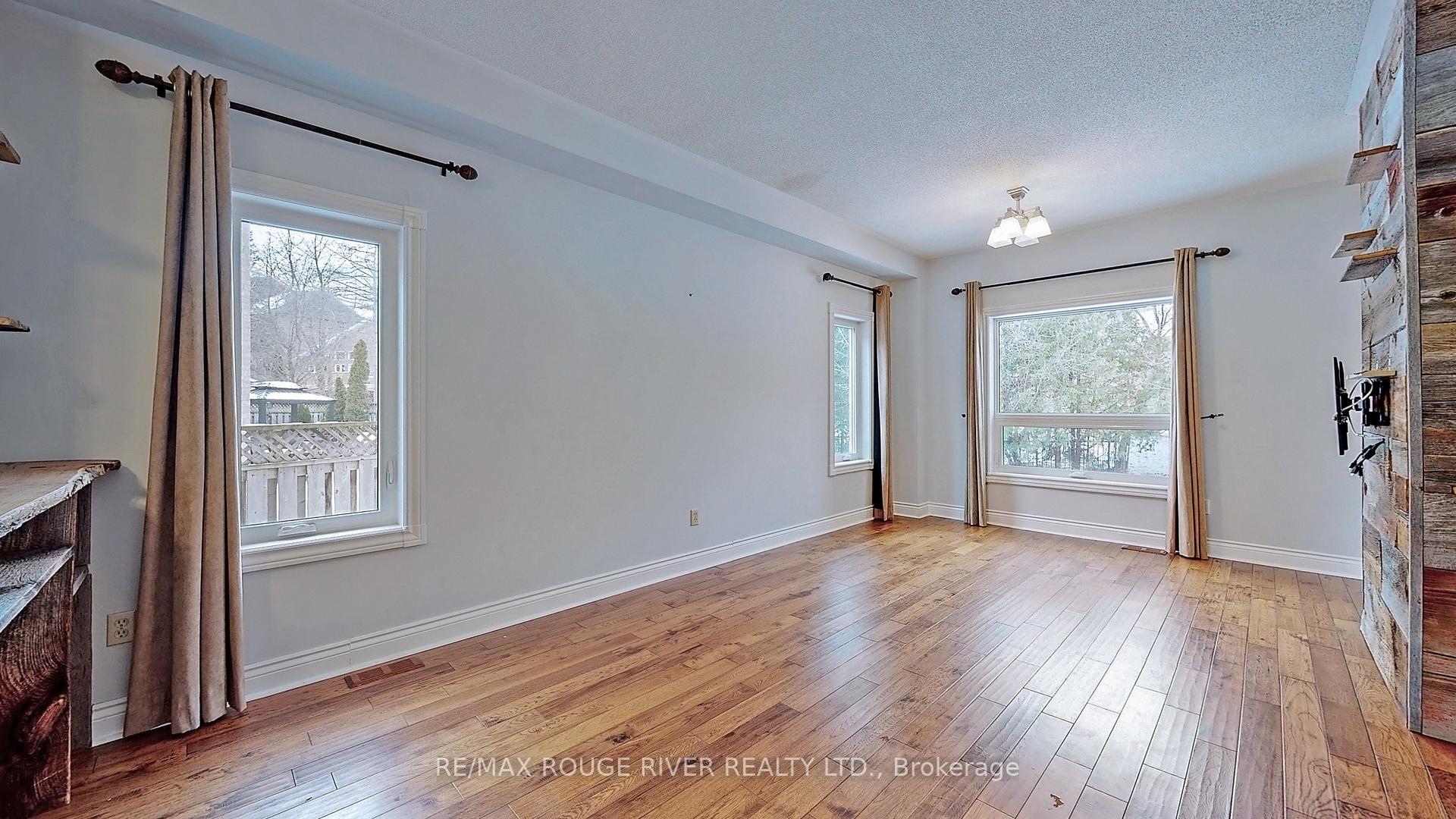 Photo de la propriété: 913 Wingarden Crescent ON L1V 7C5