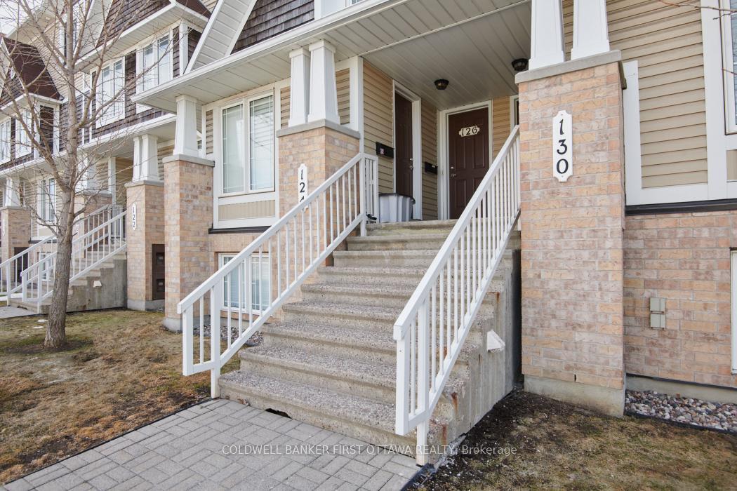 Photo de la propriété: 126 Chapman Mills Drive ON K2J 0B7