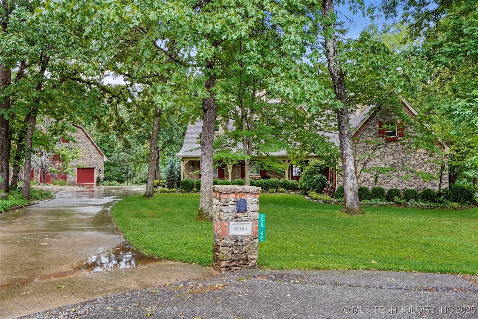 Property Photo: 22765 S Red Oak Drive OK 74019