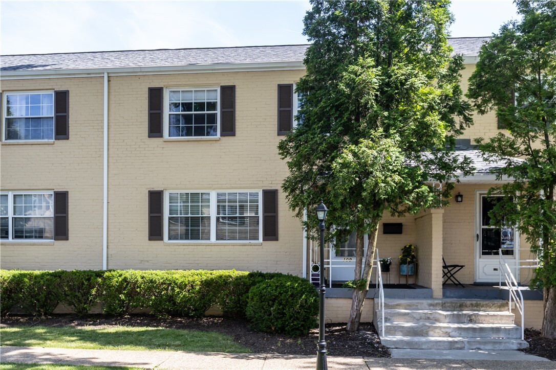 Property Photo: 109 Raleigh Ct PA 15237