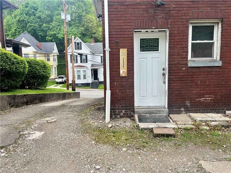 Property Photo: 81 Grant Ave 1 PA 15223