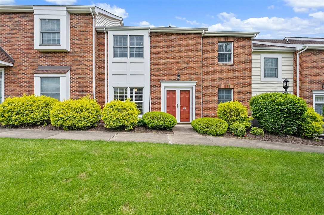 Property Photo: 103 Boxwood Court PA 15317