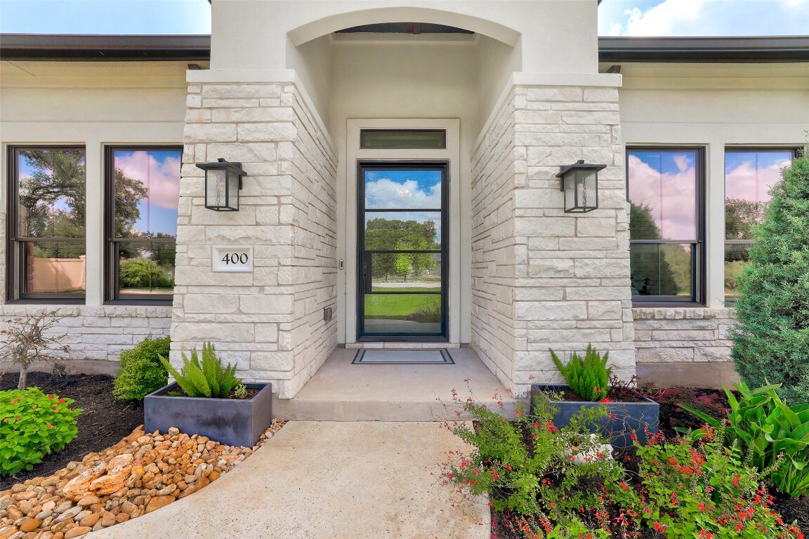 Property Photo: 400 Flint Ridge Trail TX 78628