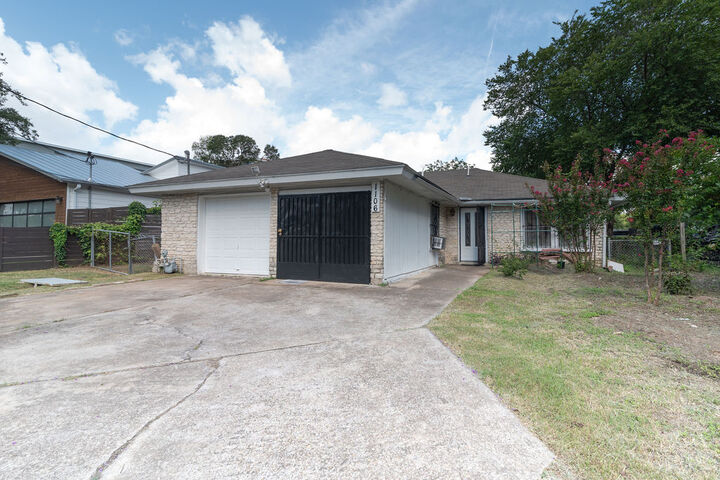 1106 Saucedo Street  Austin TX 78721 photo