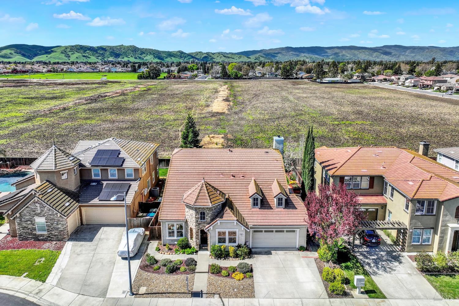 Property Photo: 365 Sage Sparrow Circle CA 95687