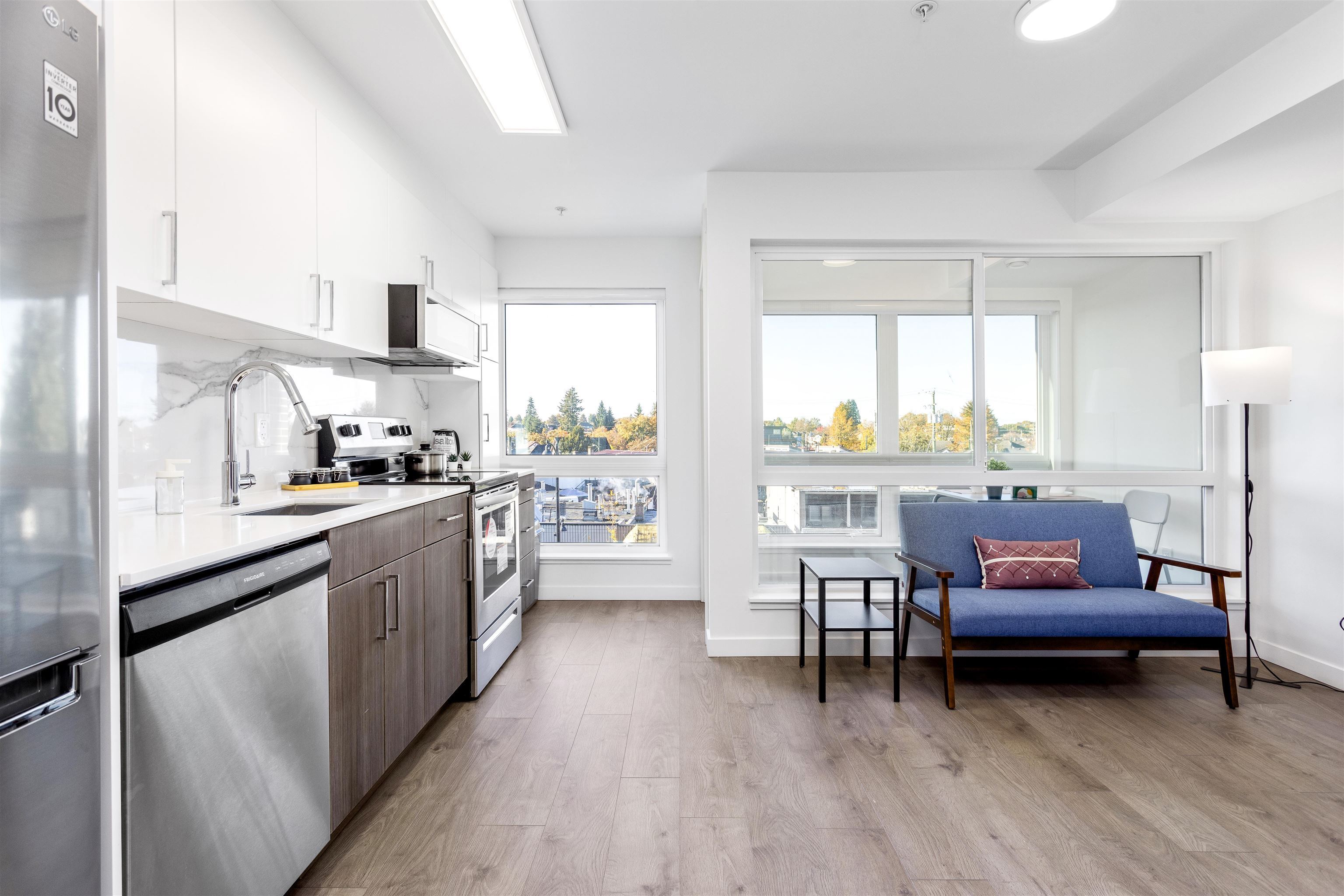 Property Photo:  2551 Kingsway 502  BC V5R 5H3 