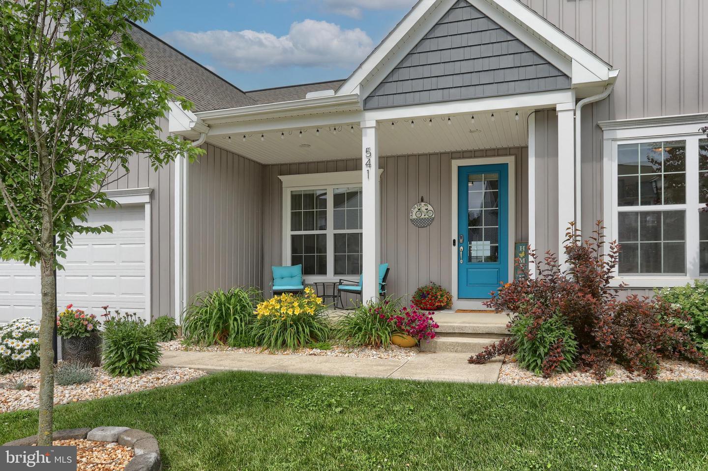 Property Photo: 541 Nottingham Way PA 17003