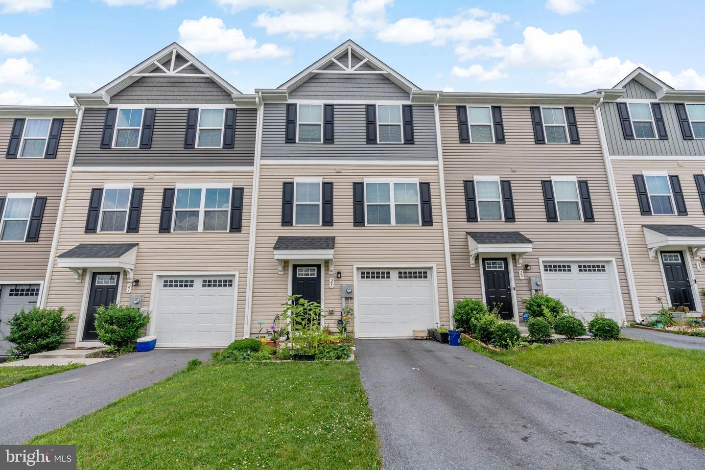 Property Photo:  25 Sebago Place  WV 25403 