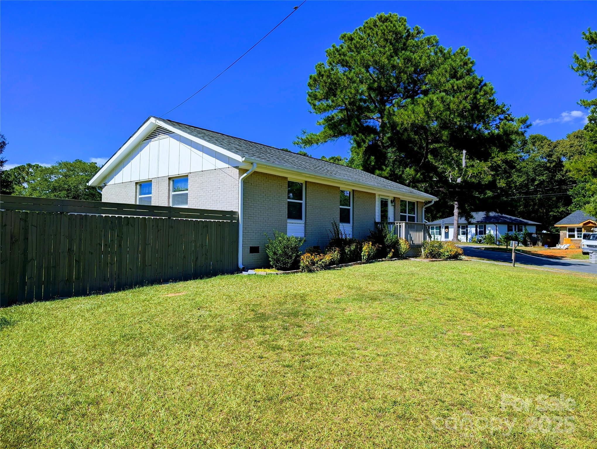 Property Photo:  3001 Crawford Avenue  NC 28052 
