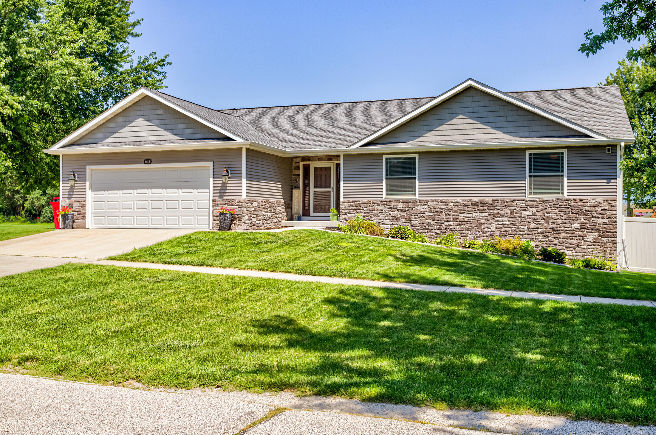 Property Photo: 623 W Mulberry Street IA 50212