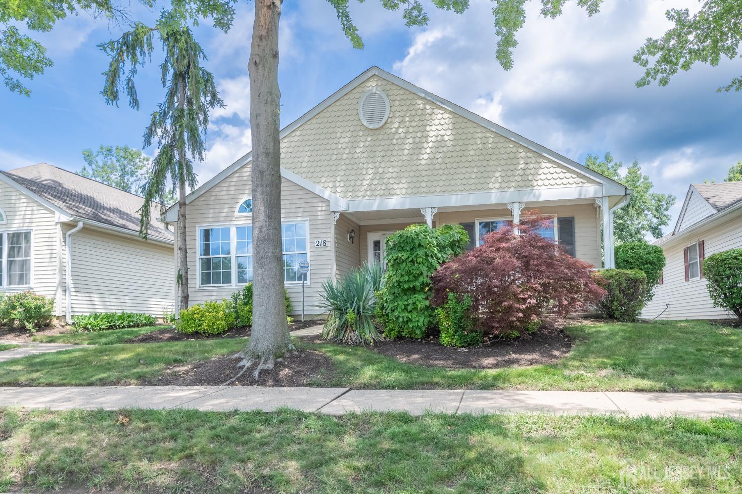 Property Photo:  218 N Pondview Boulevard  NJ 08831 