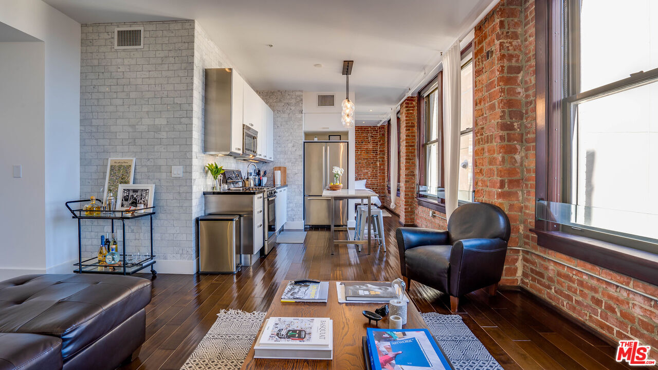 Property Photo:  460 S Spring St  CA 90013 