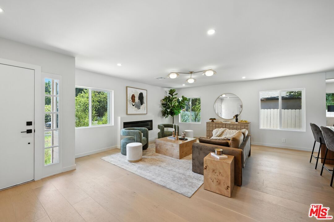 Property Photo: 15727 Hartsook St CA 91436