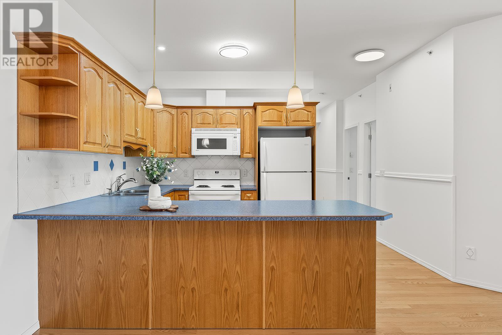Property Photo: 250 Hollywood Road South 406 BC V1X 3S9