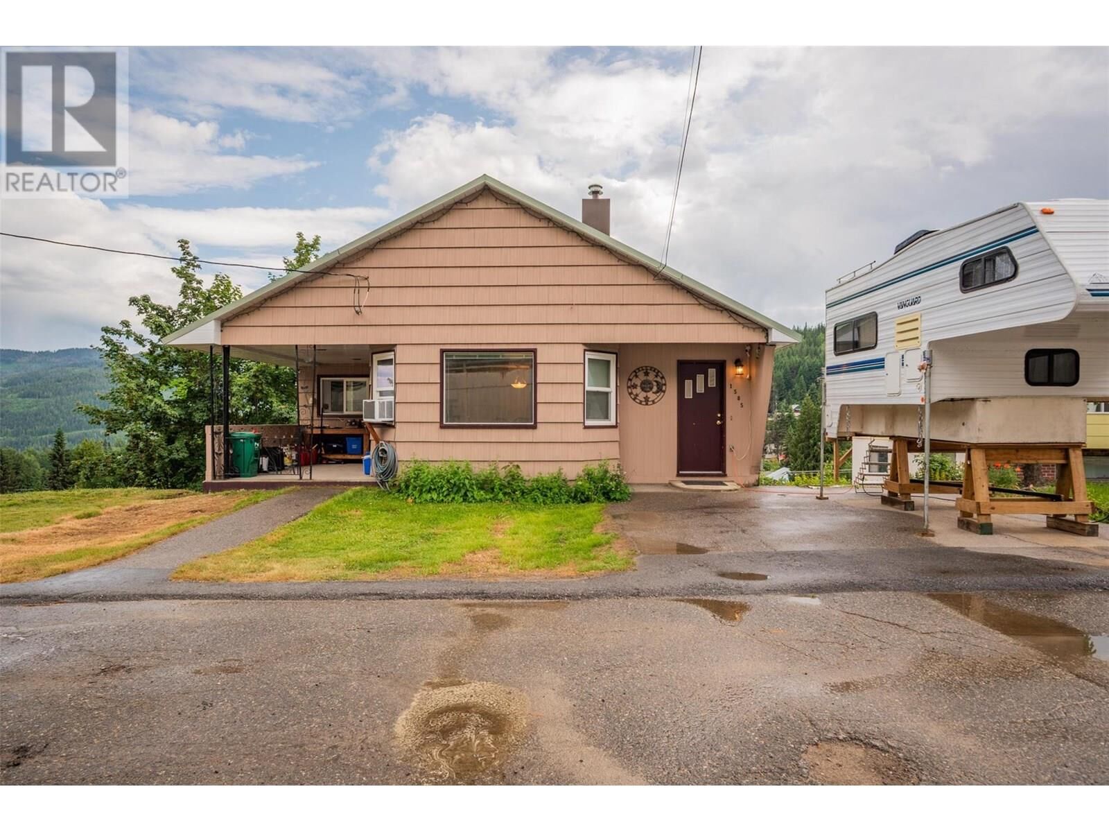 Property Photo:  1585 Dunn Crescent  BC V0G 1Y0 